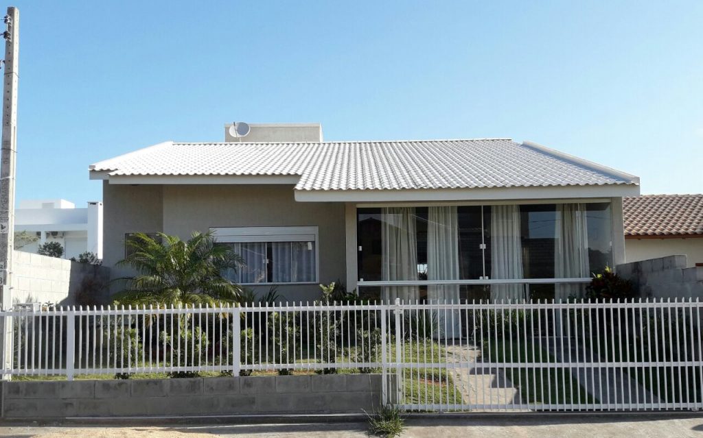 Excelente casa com três dormitórios em Garopaba (120 m²)