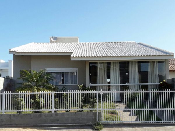 Excelente casa com três dormitórios em Garopaba (120 m²)