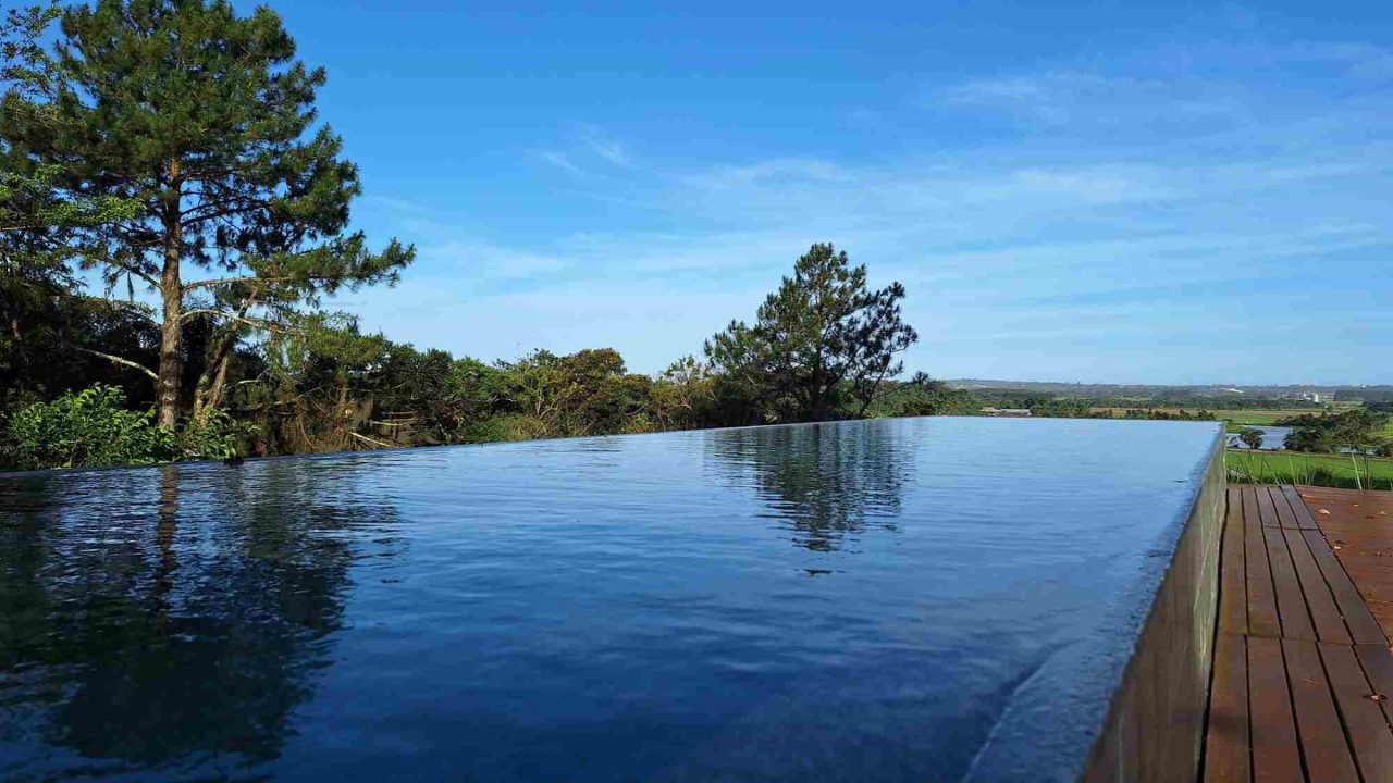 Serviços de piscinas de concreto, vinil e fibra