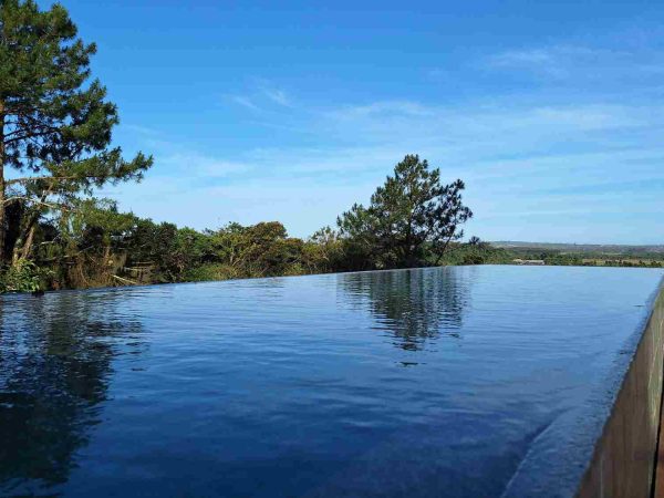 Serviços de piscinas de concreto, vinil e fibra