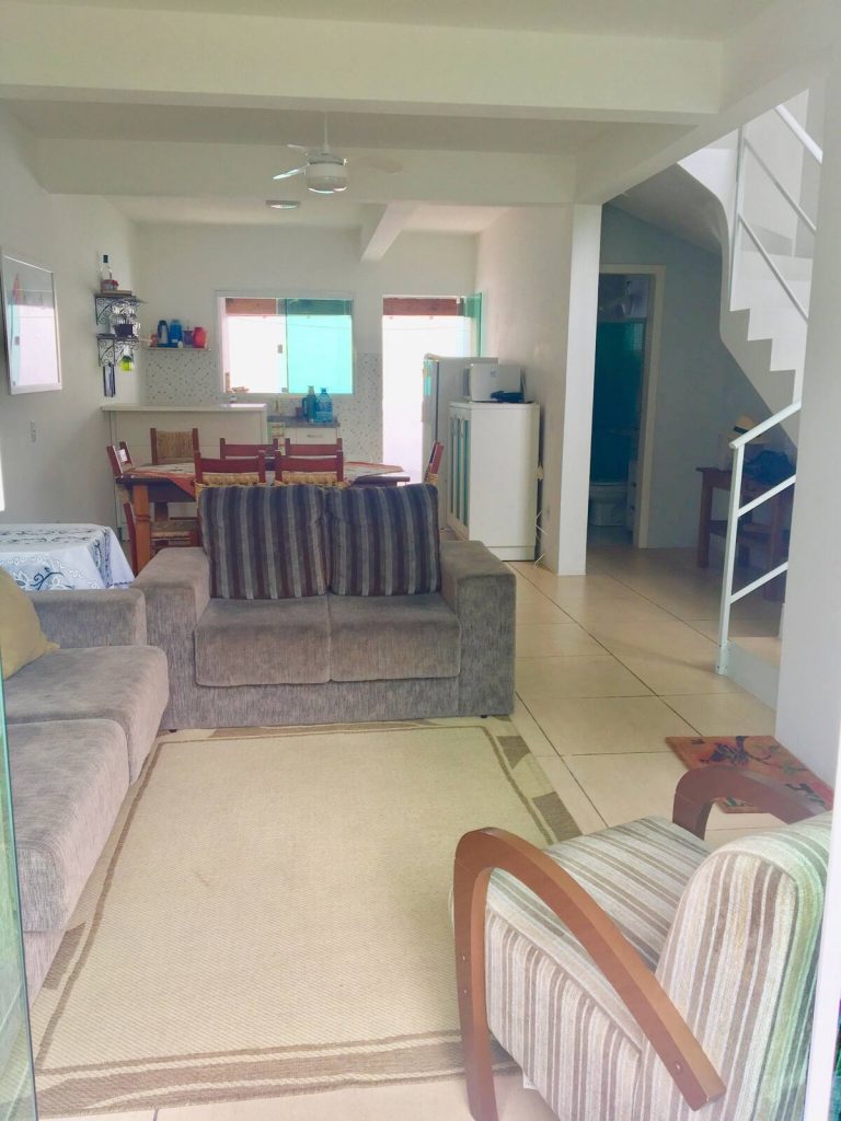 Casa a venda próximo da praia no centro de Garopaba! (96m²)