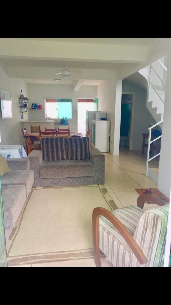 Casa a venda próximo da praia no centro de Garopaba! (96m²)