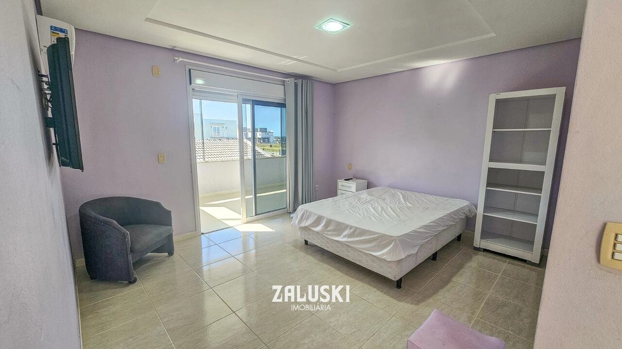 Casa à venda em Garopaba no bairro Village