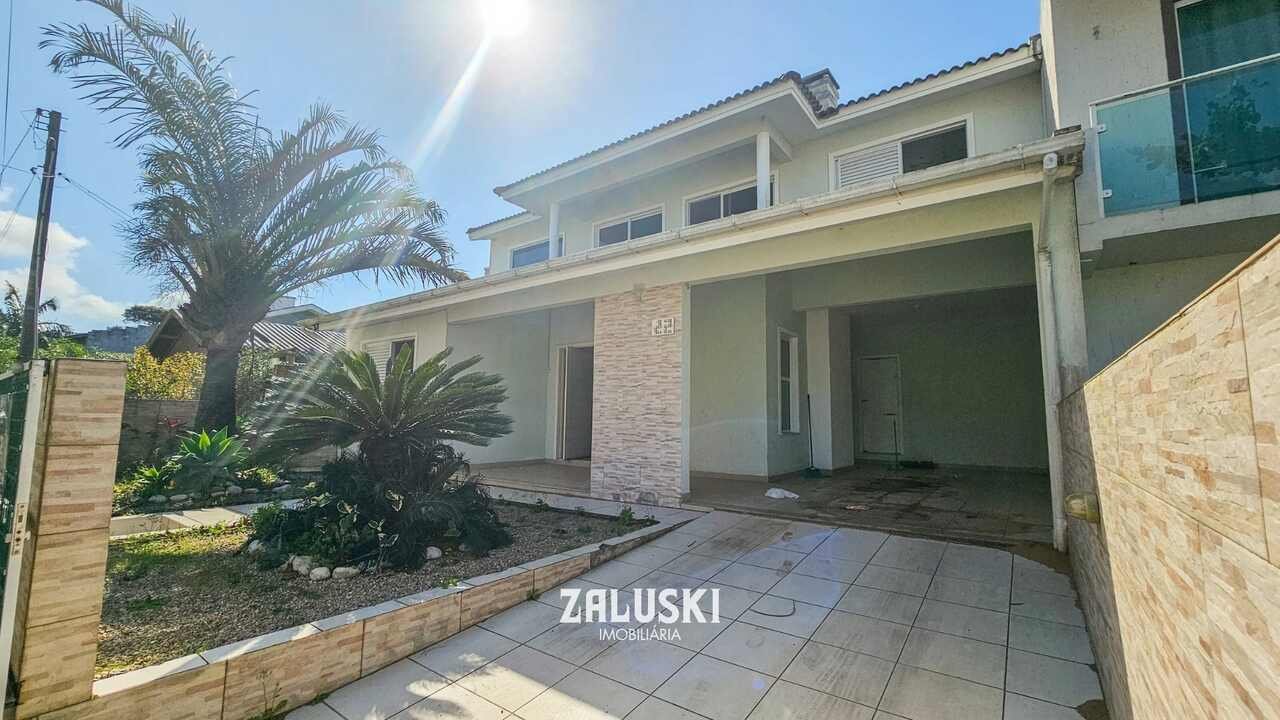 Casa à venda em Garopaba no bairro Village