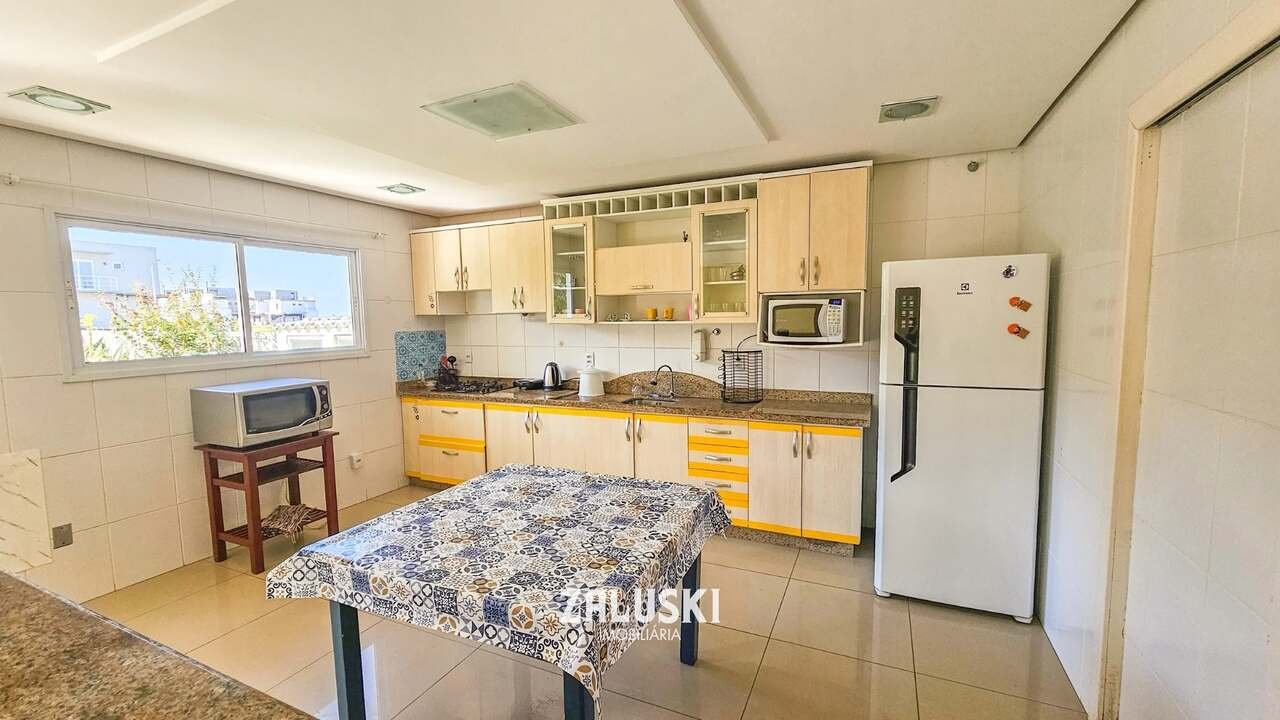 Casa à venda em Garopaba no bairro Village