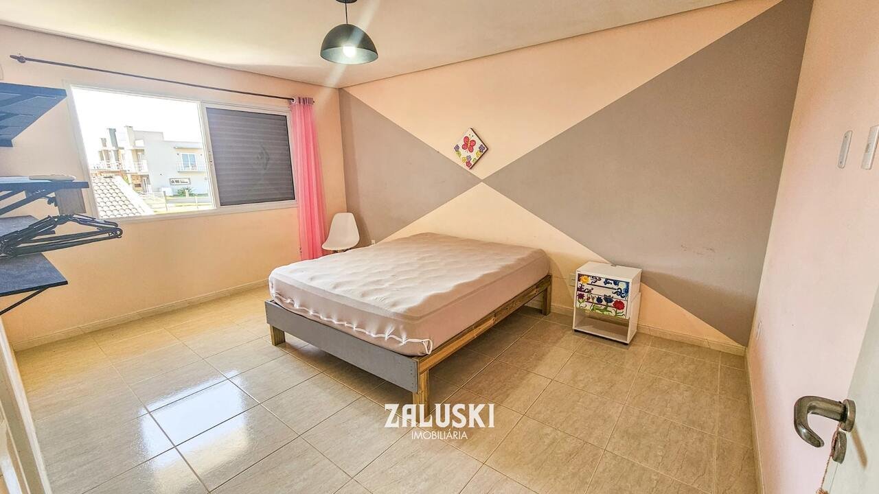 Casa à venda em Garopaba no bairro Village