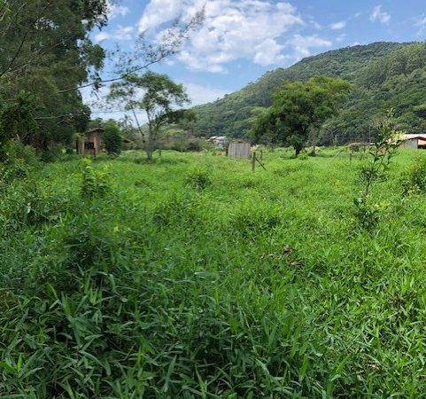 Terreno plano com 450m², com escritura na Praia do Siriú, Garopaba!