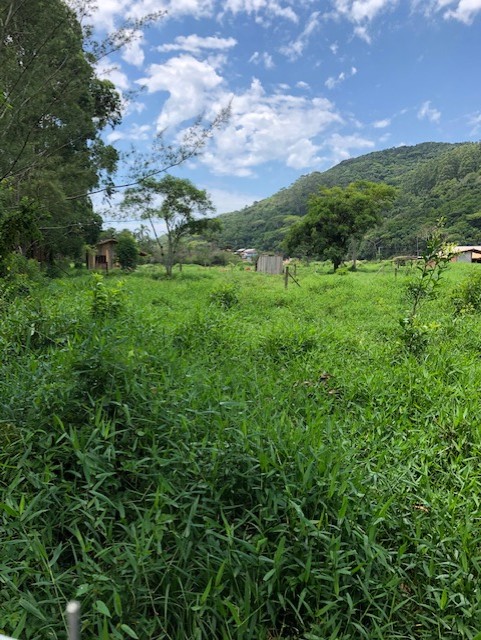 Terreno plano com 450m², com escritura na Praia do Siriú, Garopaba!