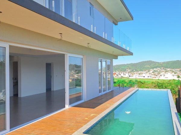 Casa à venda em Garopaba com vista para o mar e natureza
