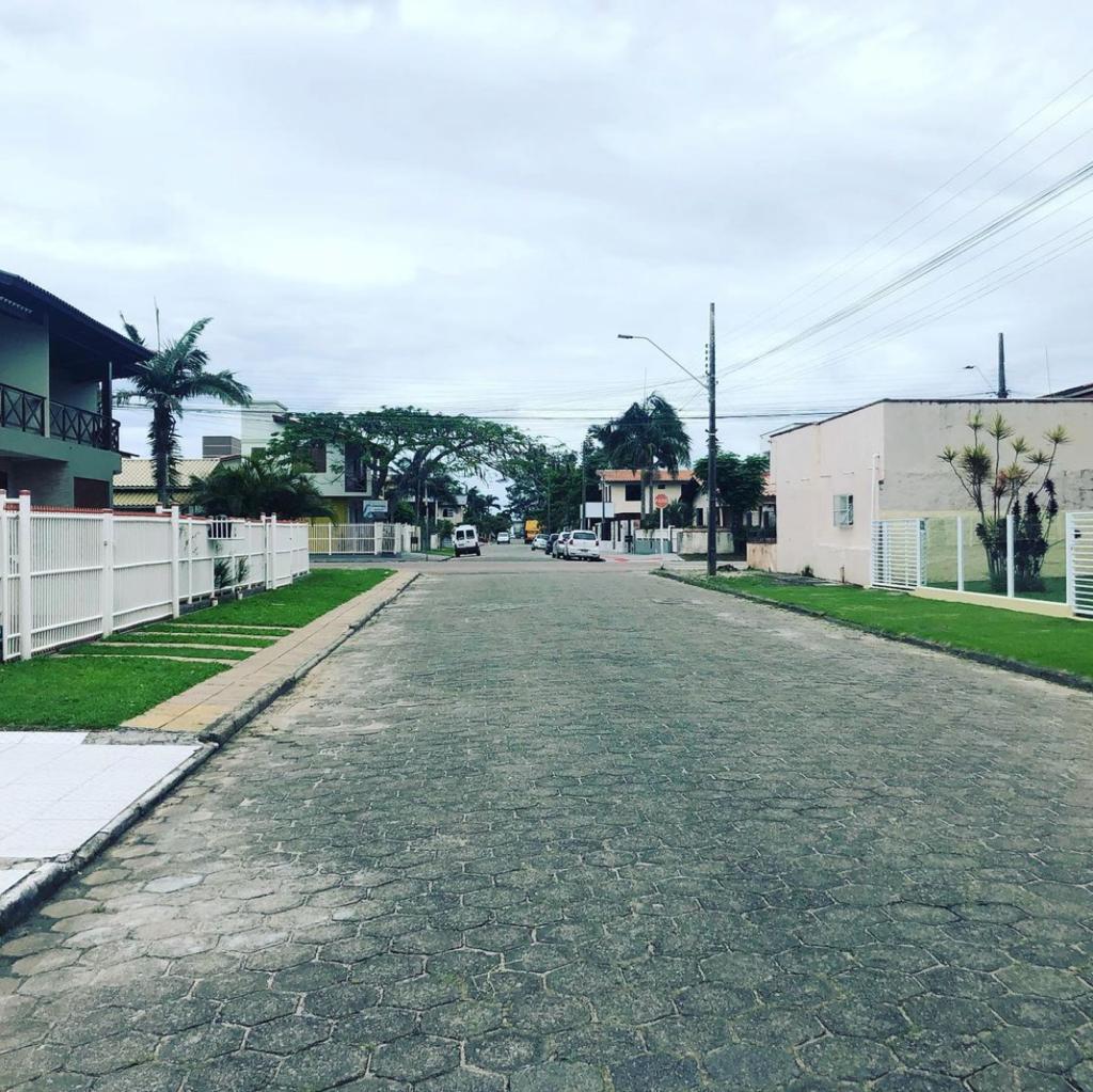 Casa com 5 dormitórios a venda em Garopaba