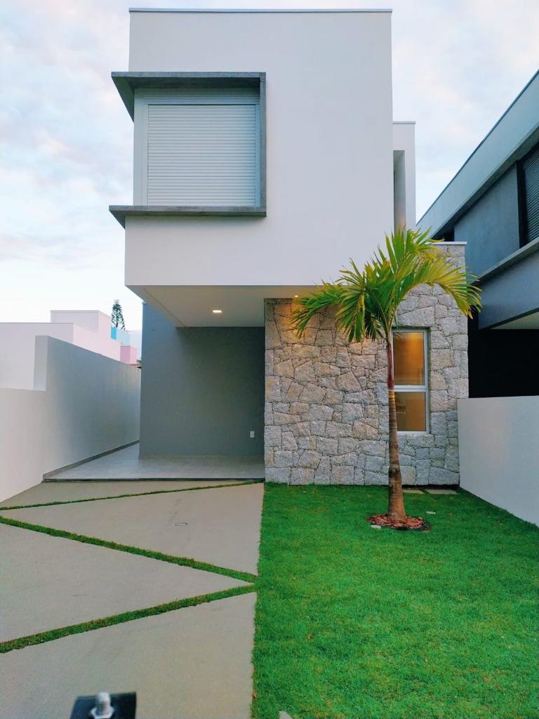 Casa moderna a venda em Garopaba, próximo do mar! (136,79m²)
