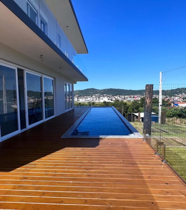 Casa de alto padrão em Garopaba com vista para o mar! (280m²)