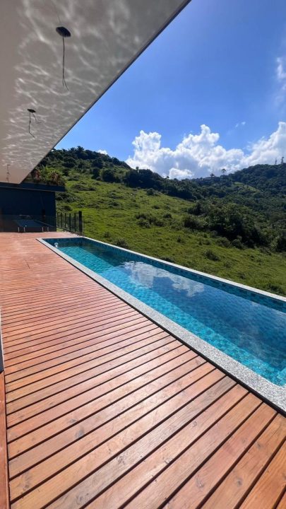 Casa de alto padrão em Garopaba com vista para o mar! (280m²)