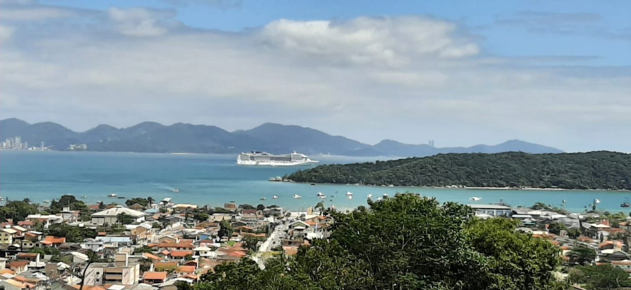 Casa com 4 dormitórios para aluguel temporada em Porto Belo!