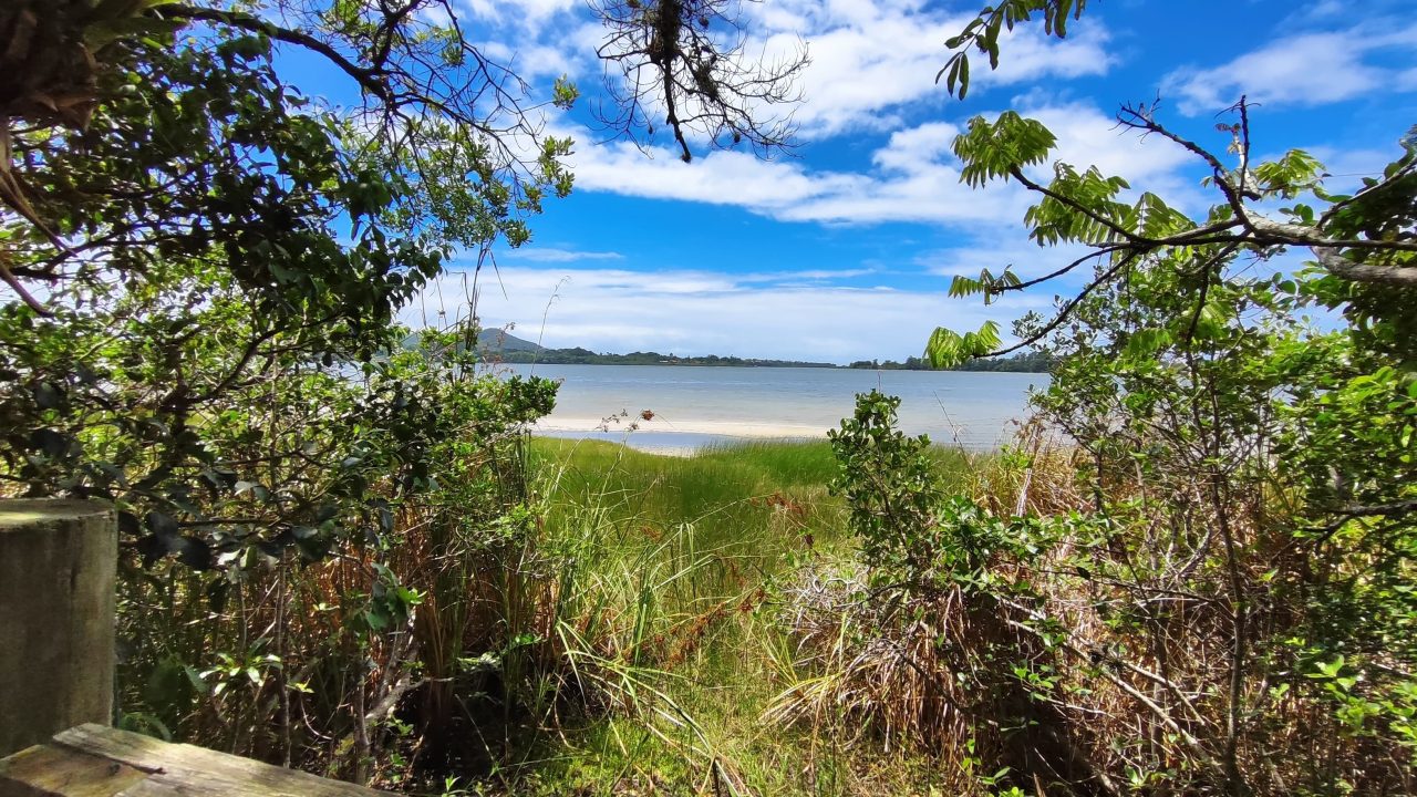 Casa pequena beira da lagoa em Imbituba, SC!