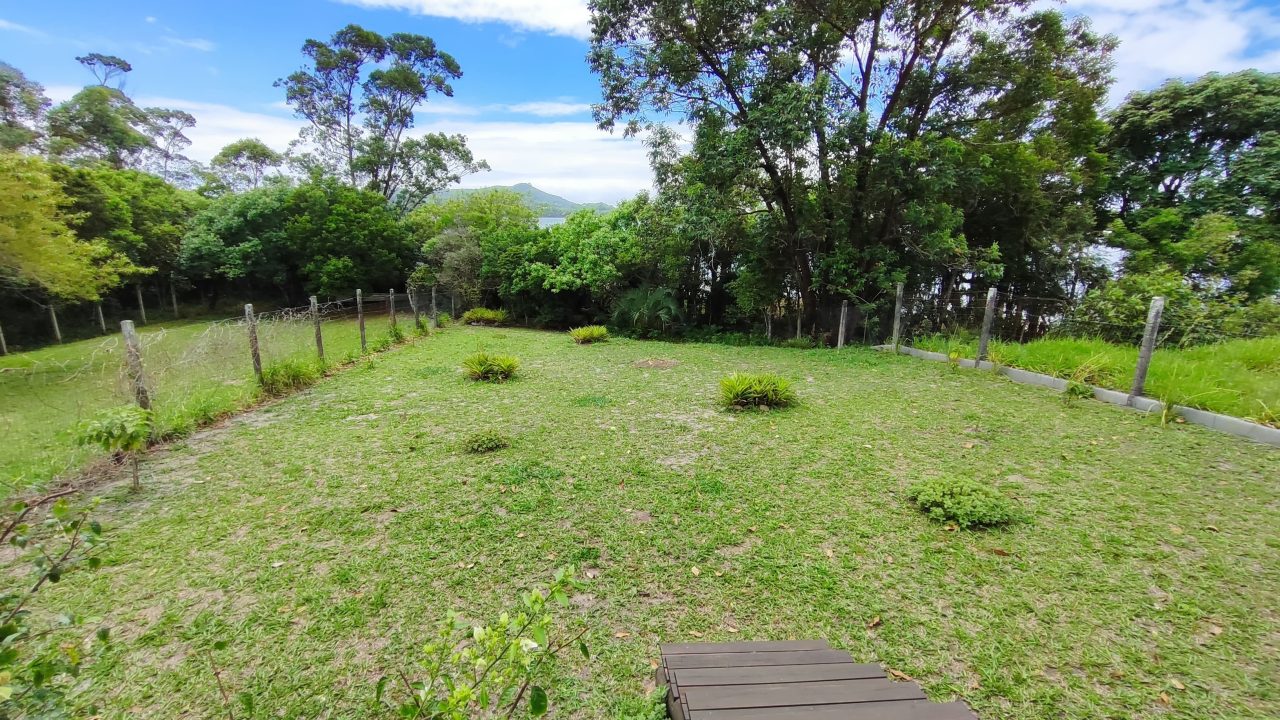 Casa pequena beira da lagoa em Imbituba, SC!