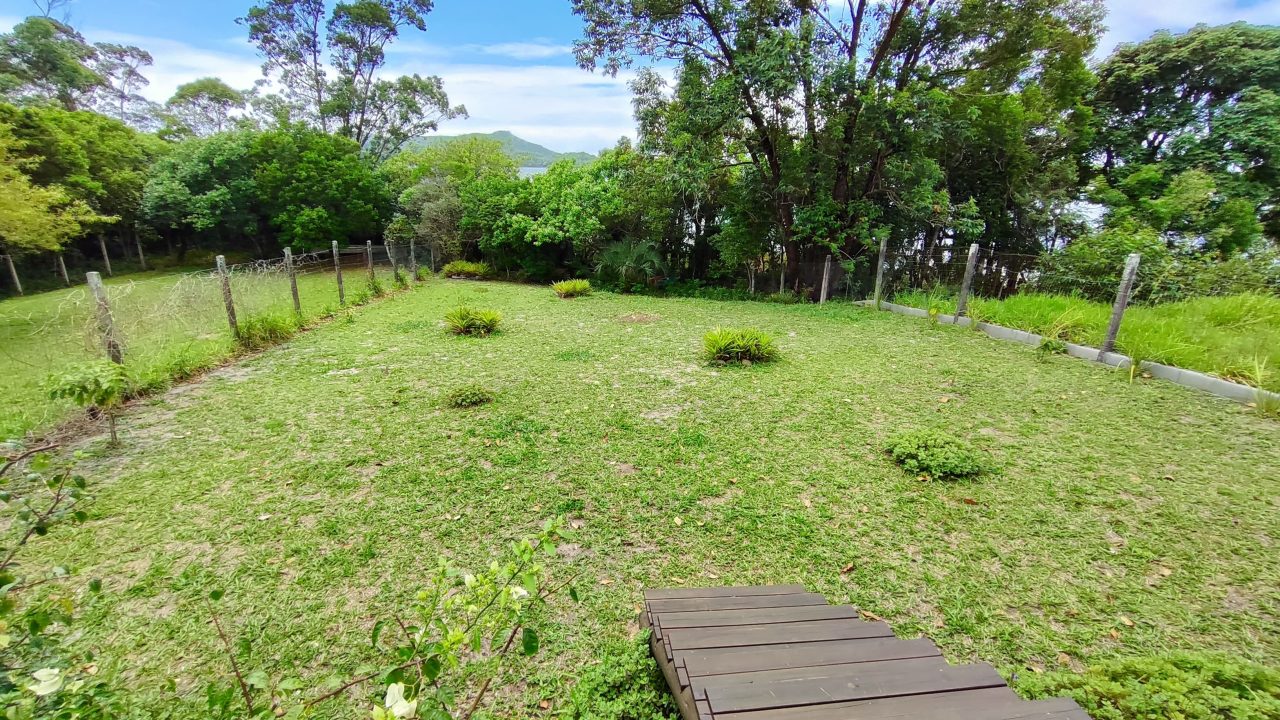 Casa pequena beira da lagoa em Imbituba, SC!