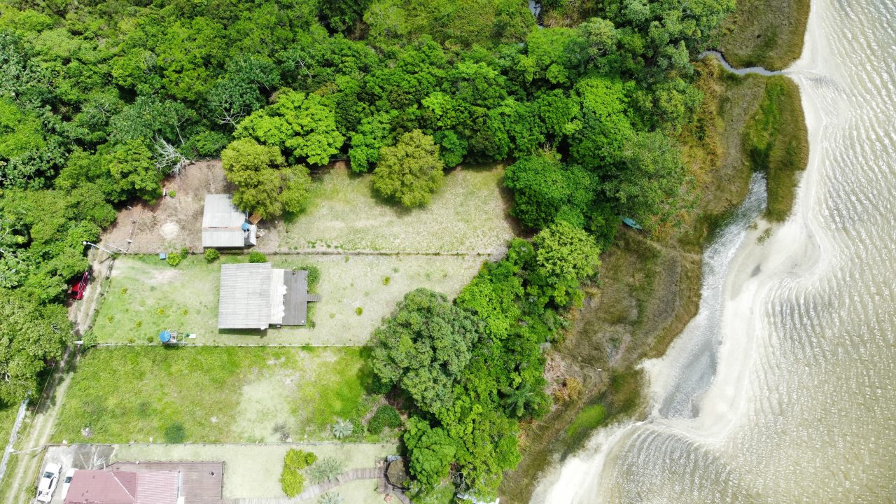 Casa pequena beira da lagoa em Imbituba, SC!