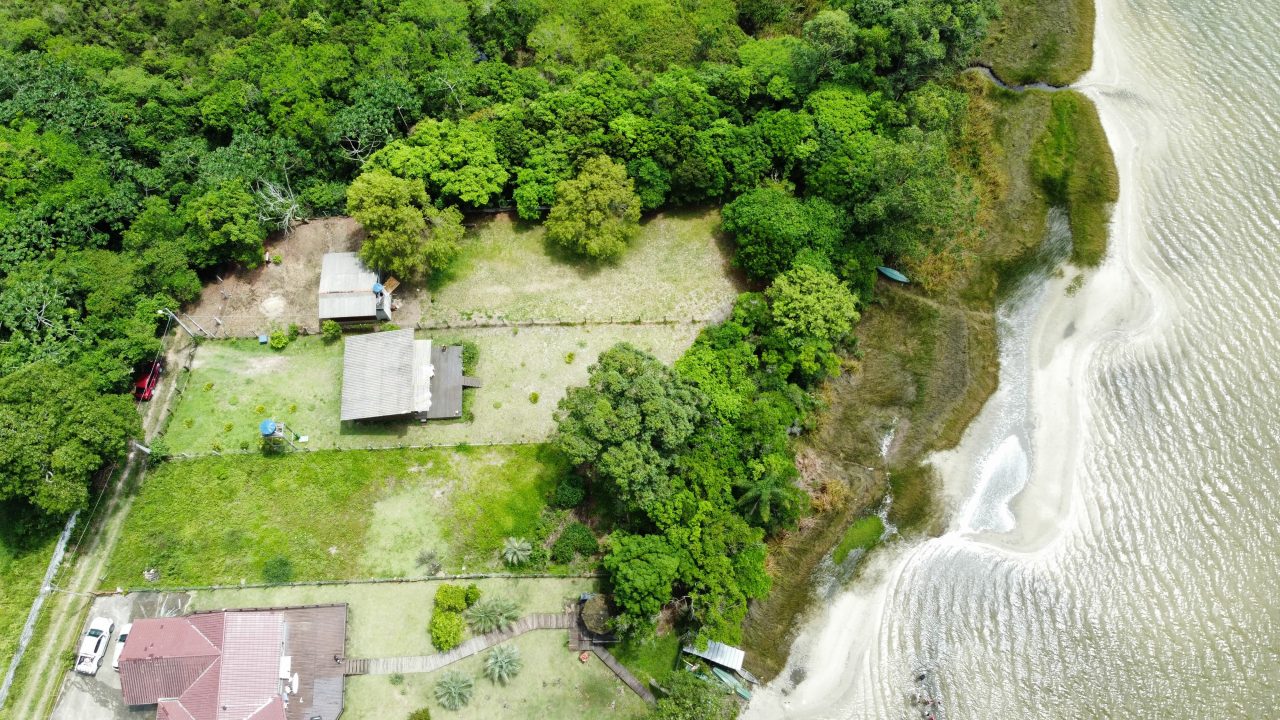 Casa pequena beira da lagoa em Imbituba, SC!