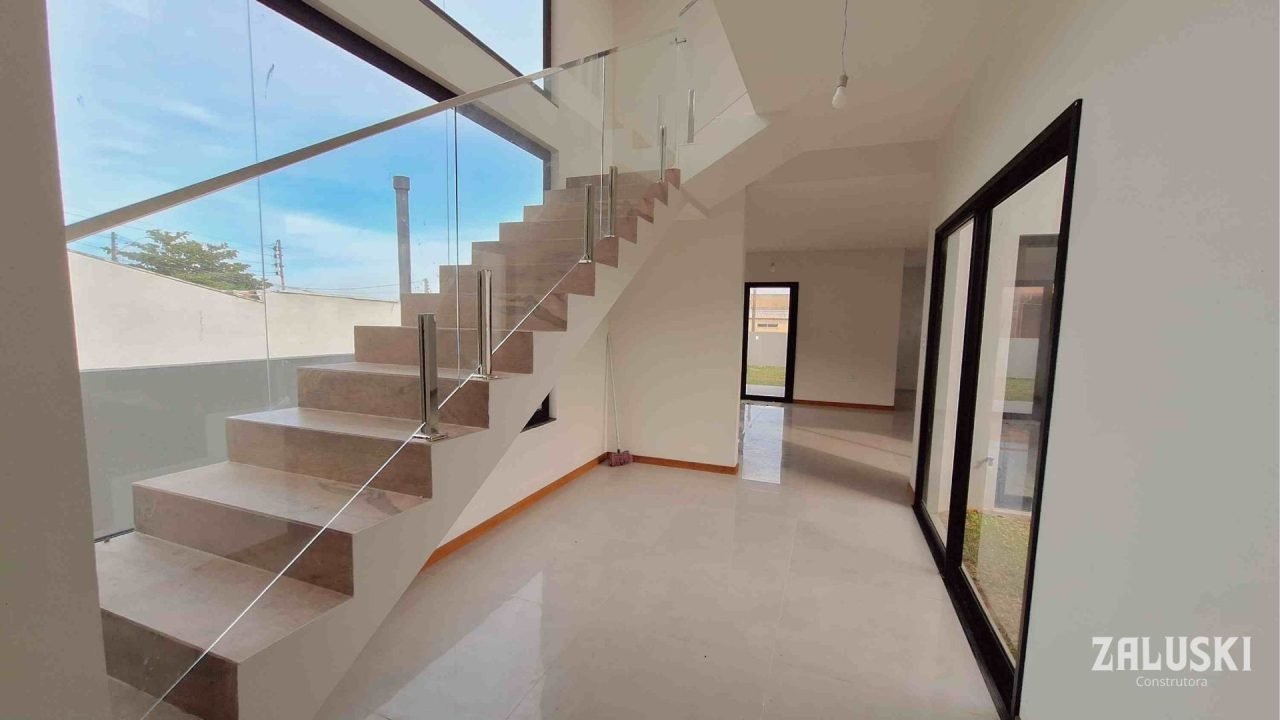 Casa nova a venda á 50 metros da praia do Siriú, em Garopaba, SC! Casa nova a venda á 50 metros da praia do Siriú, em Garopaba, SC!