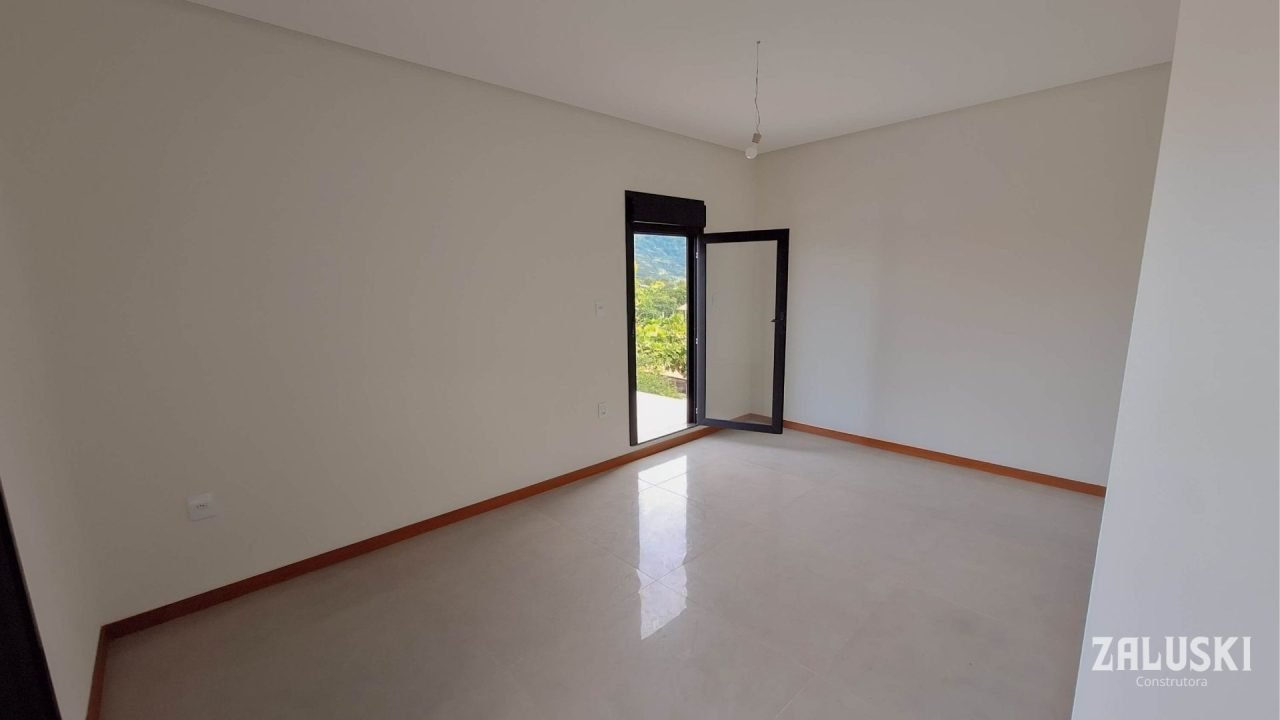 Casa nova a venda á 50 metros da praia do Siriú, em Garopaba, SC! Casa nova a venda á 50 metros da praia do Siriú, em Garopaba, SC!