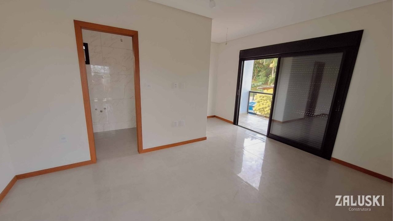 Casa nova a venda á 50 metros da praia do Siriú, em Garopaba, SC! Casa nova a venda á 50 metros da praia do Siriú, em Garopaba, SC!