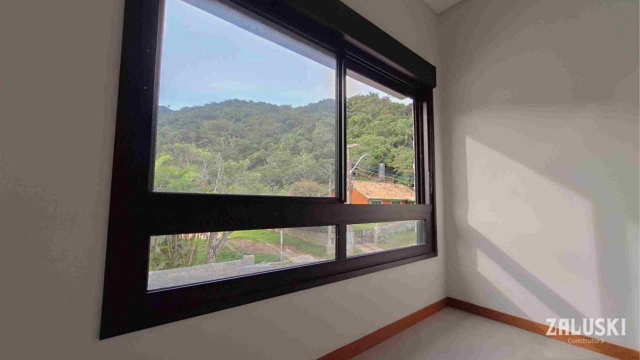 Casa nova a venda á 50 metros da praia do Siriú, em Garopaba, SC! Casa nova a venda á 50 metros da praia do Siriú, em Garopaba, SC!