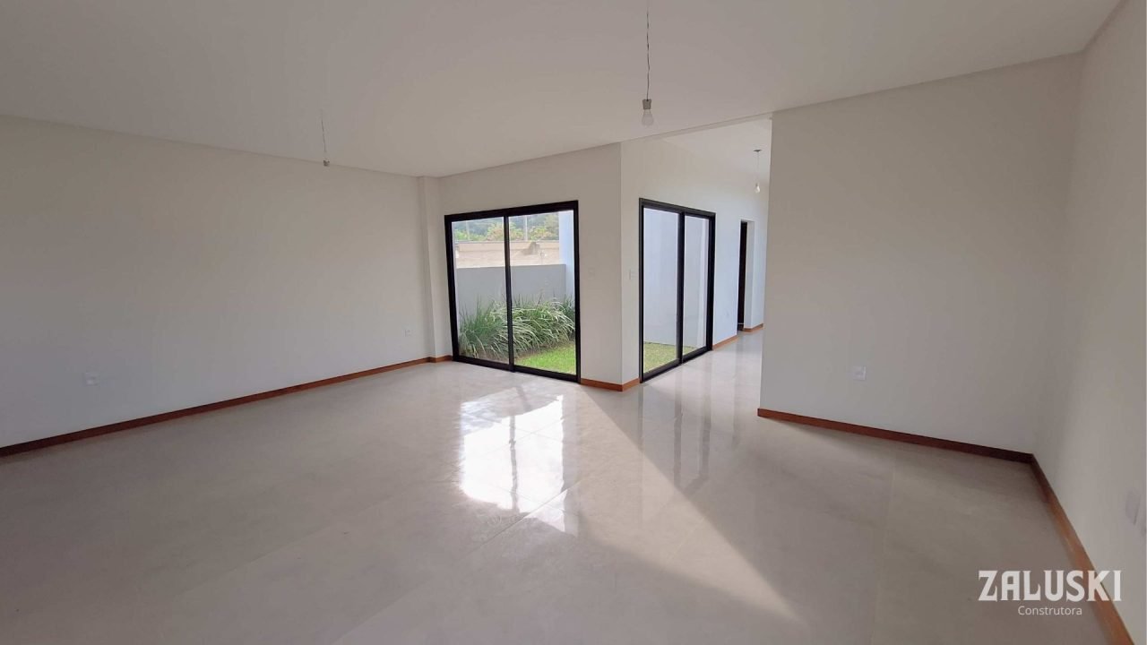 Casa nova a venda á 50 metros da praia do Siriú, em Garopaba, SC! Casa nova a venda á 50 metros da praia do Siriú, em Garopaba, SC!