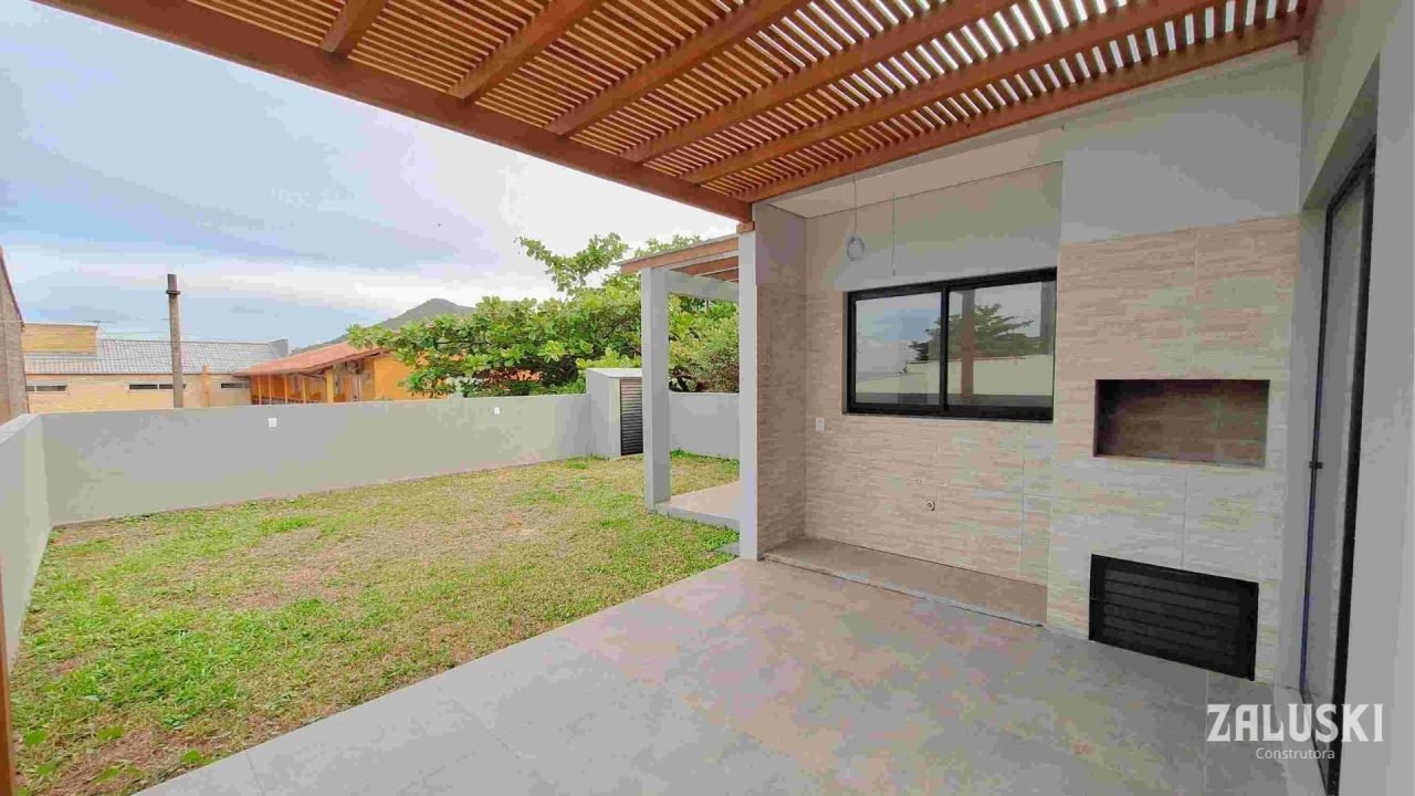 Casa nova a venda á 50 metros da praia do Siriú, em Garopaba, SC! Casa nova a venda á 50 metros da praia do Siriú, em Garopaba, SC!