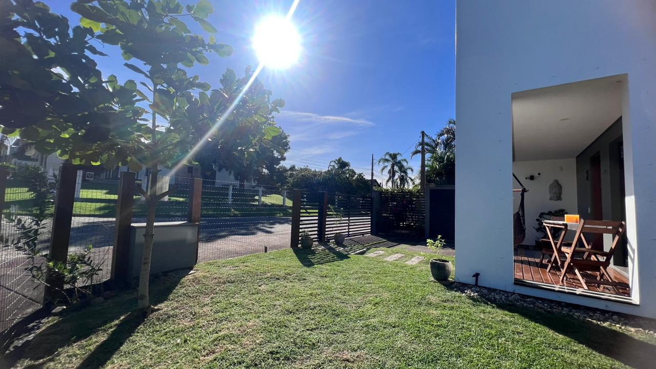 Casa de Esquina à Venda em Garopaba, SC!