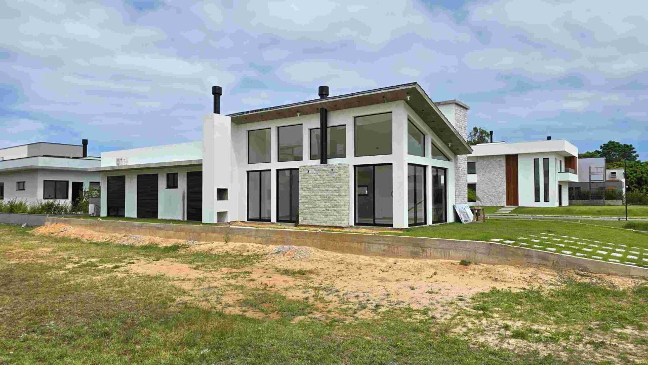 Casa no Condomínio Rosa Internacional – Garopaba SC! Casa no Condomínio Rosa Internacional – Garopaba SC!
