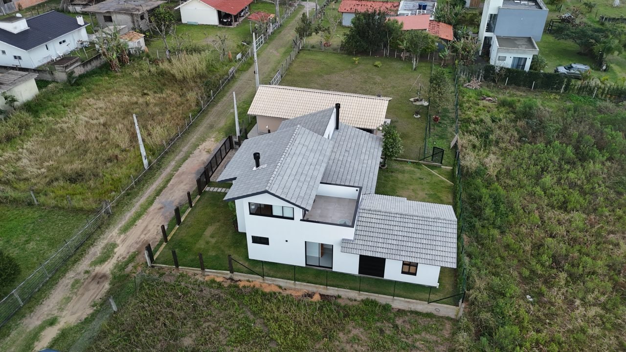 Construtora em Garopaba: Casa Moderna com Suíte Master Construtora em Garopaba: Casa Moderna com Suíte Master