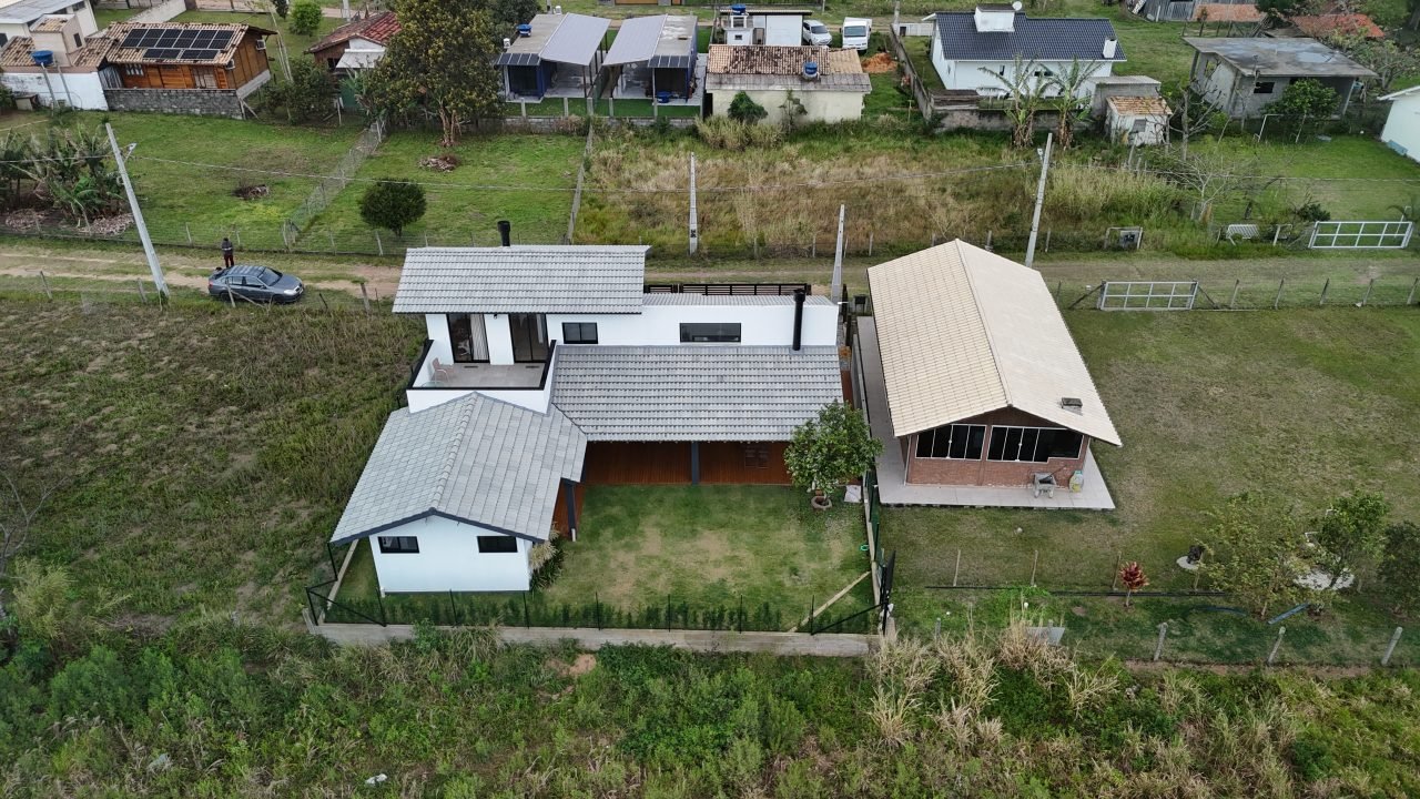 Construtora em Garopaba: Casa Moderna com Suíte Master Construtora em Garopaba: Casa Moderna com Suíte Master