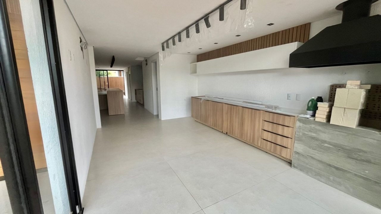 Casa à venda em Garopaba – Com piscina e perto do mar!