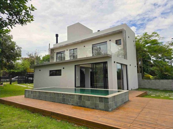 Construtora em Garopaba – Casa venda na Praia do Rosa