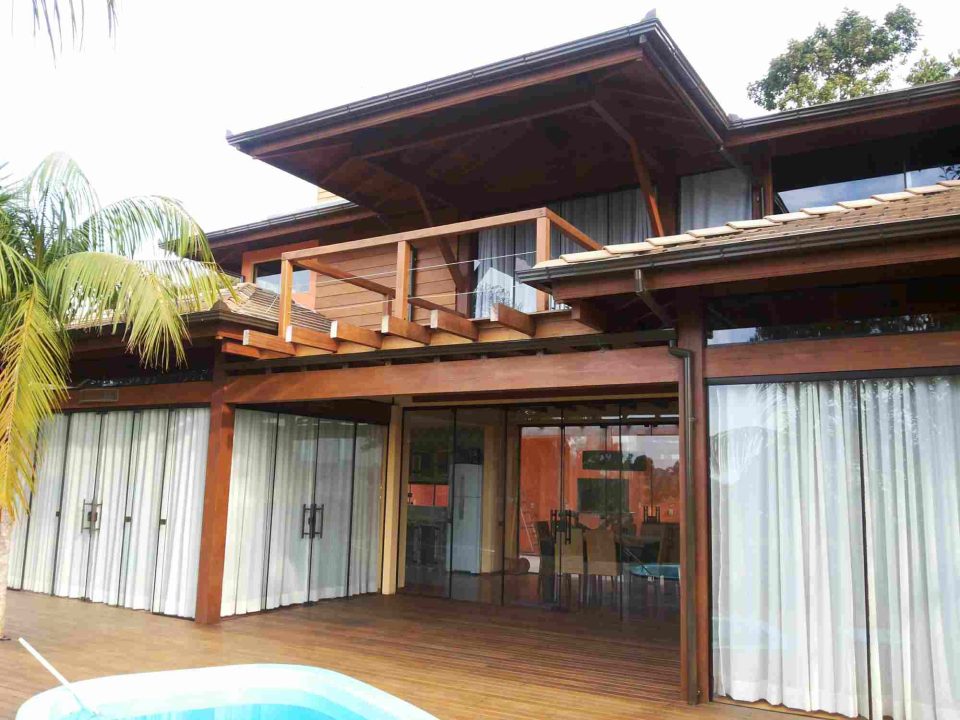 Construtora em Garopaba: Casa de madeira nobre Construtora em Garopaba: Casa de madeira nobre