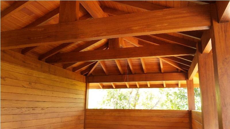 Construtora em Garopaba: Casa de madeira nobre Construtora em Garopaba: Casa de madeira nobre