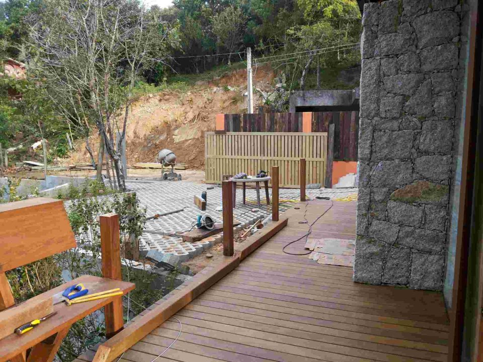 Construtora em Garopaba: Casa de madeira nobre Construtora em Garopaba: Casa de madeira nobre