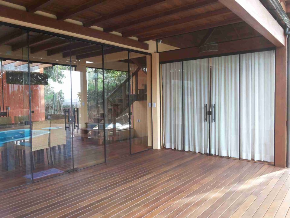Construtora em Garopaba: Casa de madeira nobre Construtora em Garopaba: Casa de madeira nobre