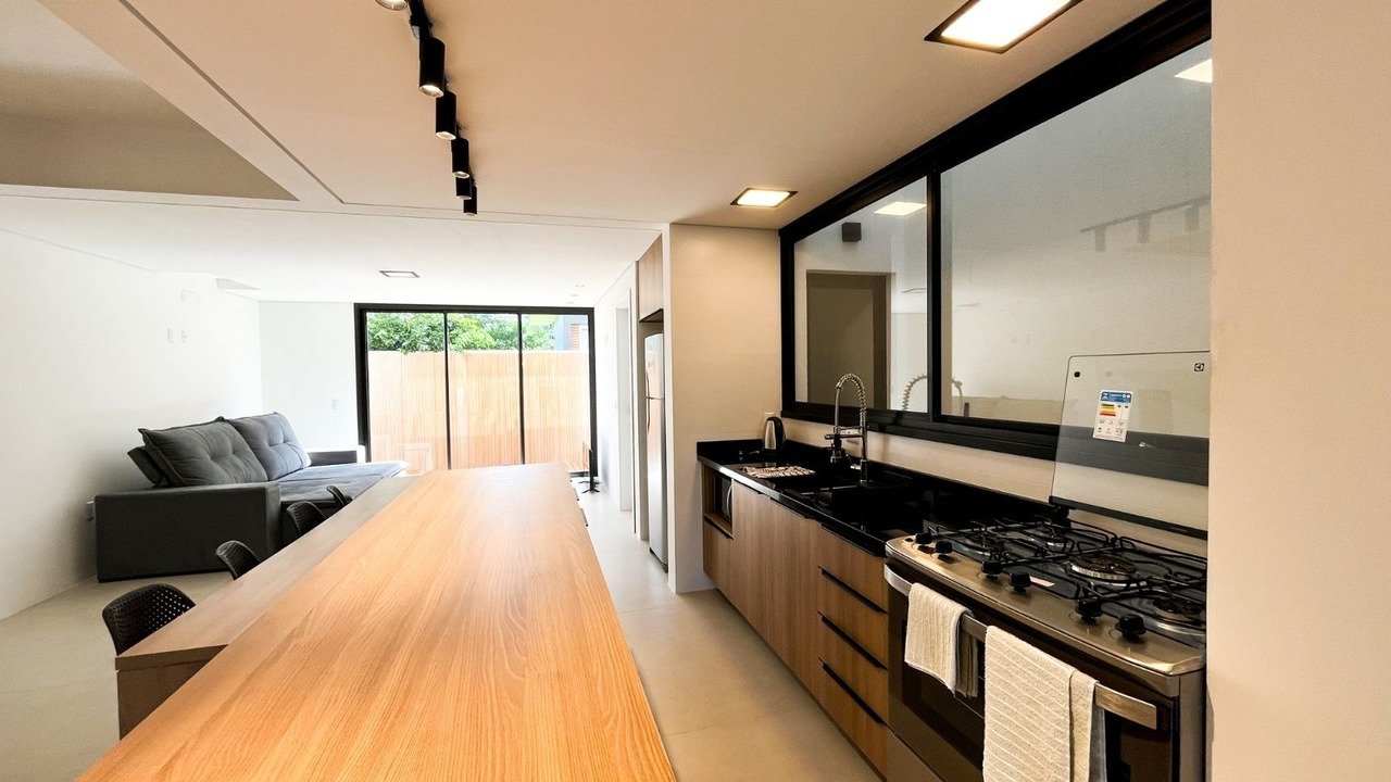 Casa à venda em Garopaba – Com piscina e perto do mar!