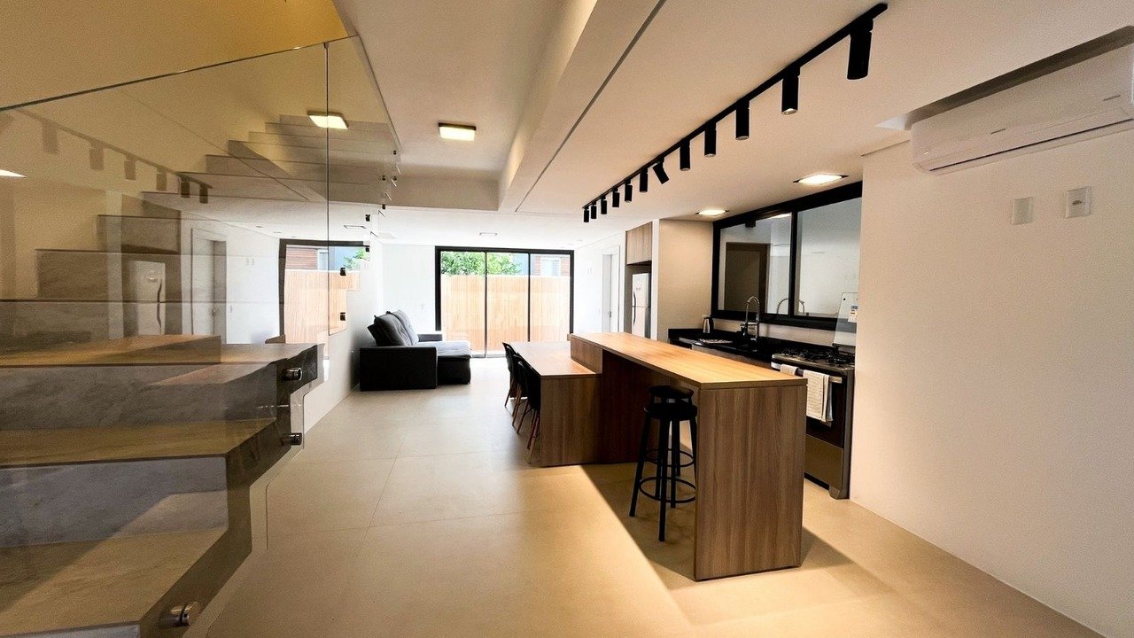 Casa à venda em Garopaba – Com piscina e perto do mar!