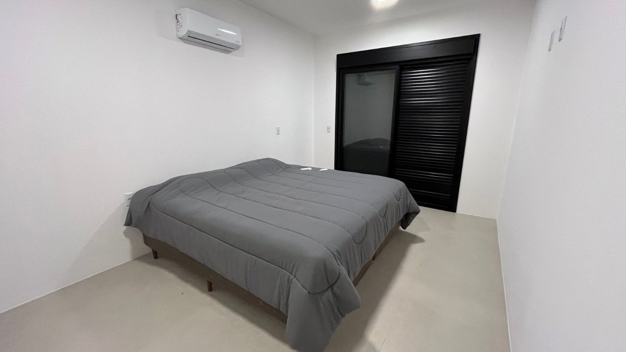 Casa à venda em Garopaba – Com piscina e perto do mar!