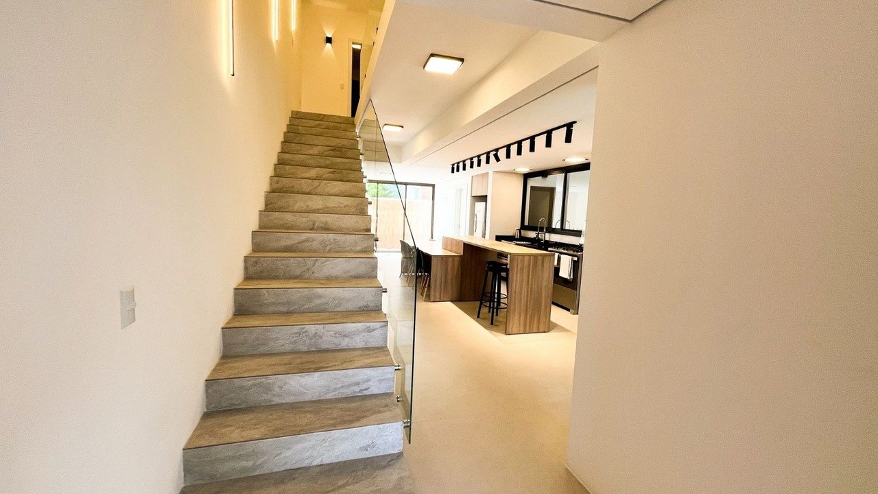 Casa à venda em Garopaba – Com piscina e perto do mar!