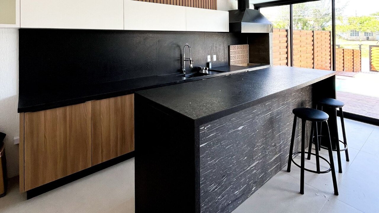 Casa à venda em Garopaba – Com piscina e perto do mar!