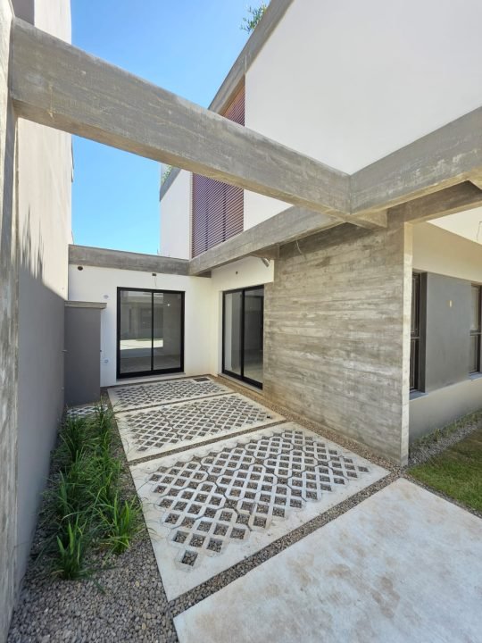 Casa à venda em condomínio fechado – Garopaba SC