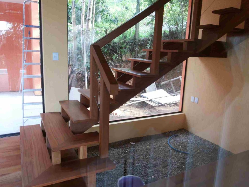 Construtora em Garopaba: Casa de madeira nobre Construtora em Garopaba: Casa de madeira nobre