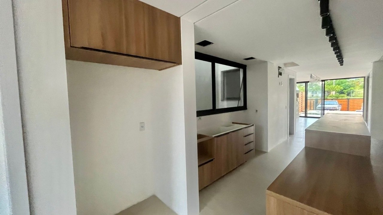 Casa à venda em Garopaba – Com piscina e perto do mar!