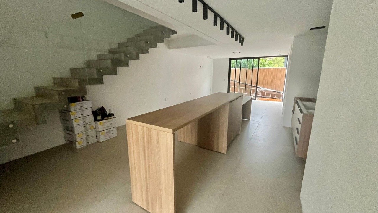 Casa à venda em Garopaba – Com piscina e perto do mar!