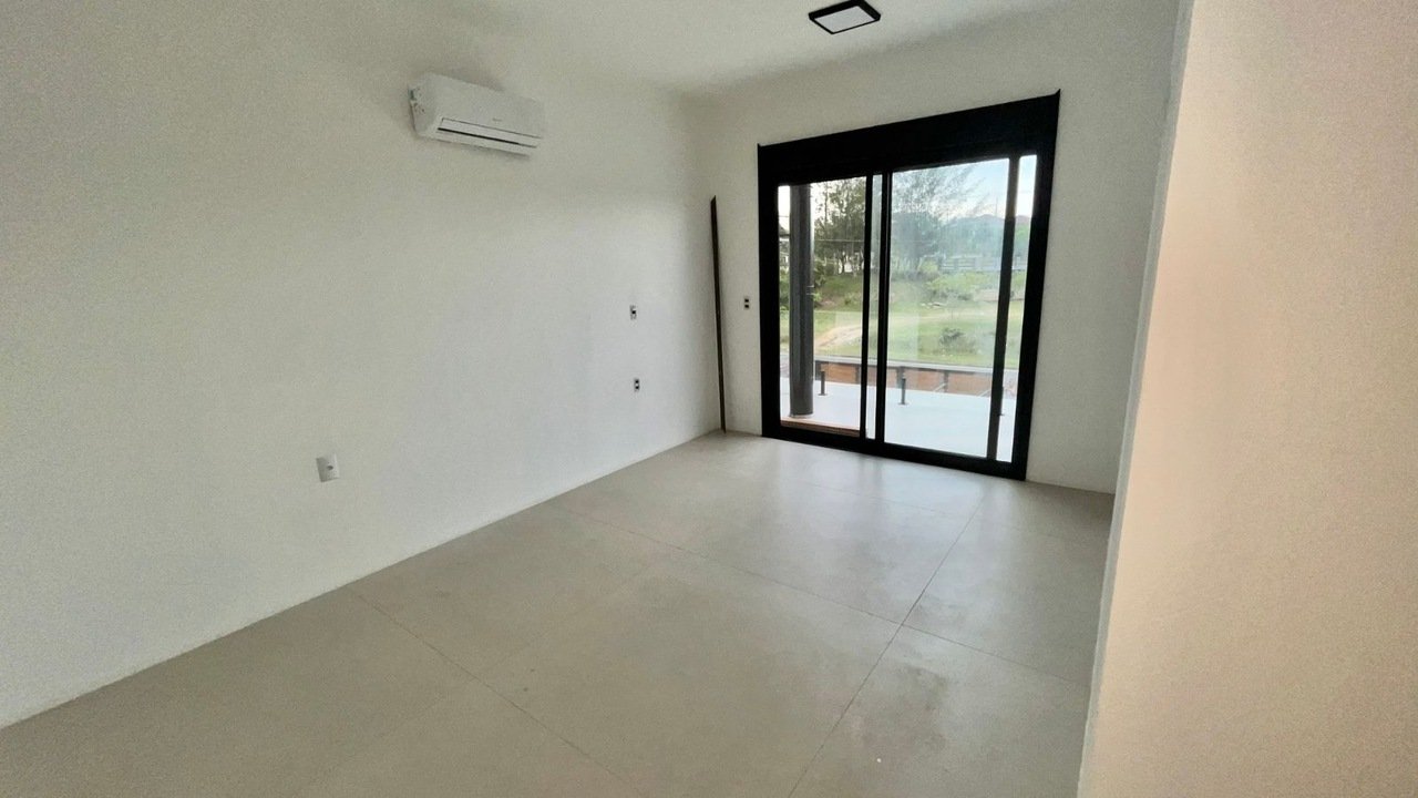 Casa à venda em Garopaba – Com piscina e perto do mar!