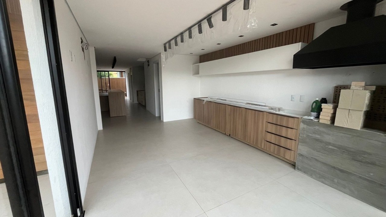 Casa à venda em Garopaba – Com piscina e perto do mar!